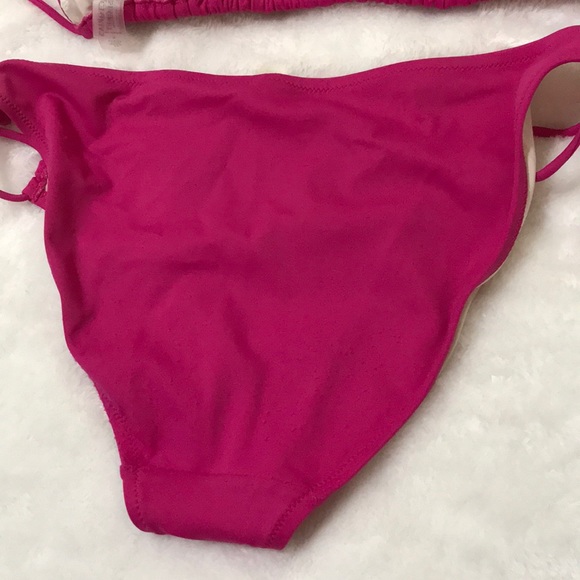 Victoria’s Secret bikini. - Picture 5 of 10